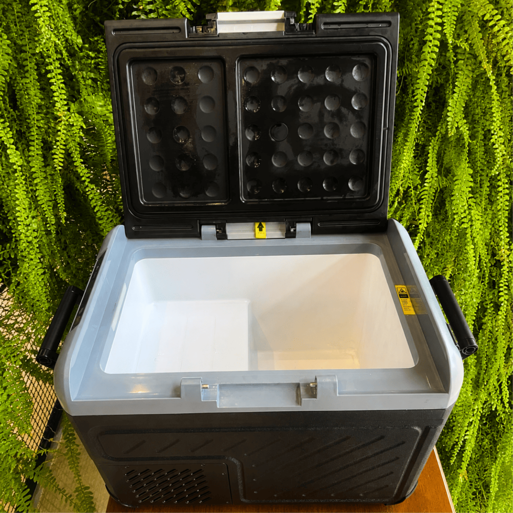 Geladeira Portátil Stonni Adventure 40L com Fonte Bivolt